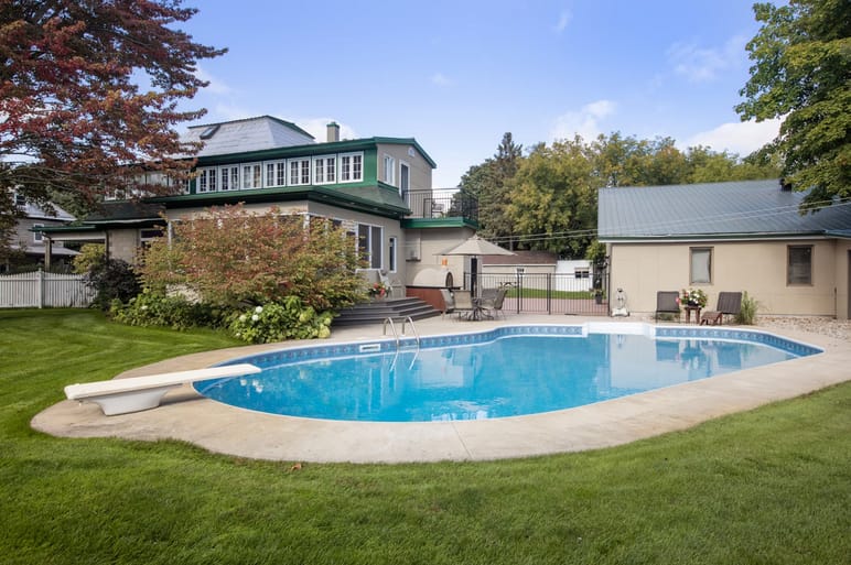 swimming pool